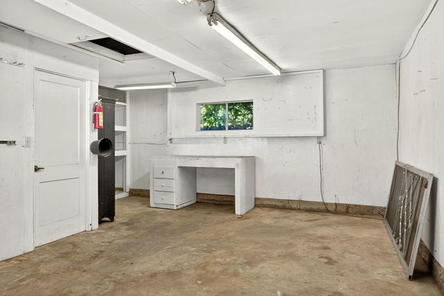 6 S Groveland Avenue, Medford, OR 97504