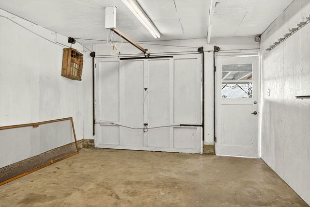 6 S Groveland Avenue, Medford, OR 97504