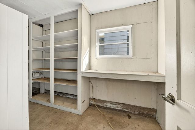 6 S Groveland Avenue, Medford, OR 97504