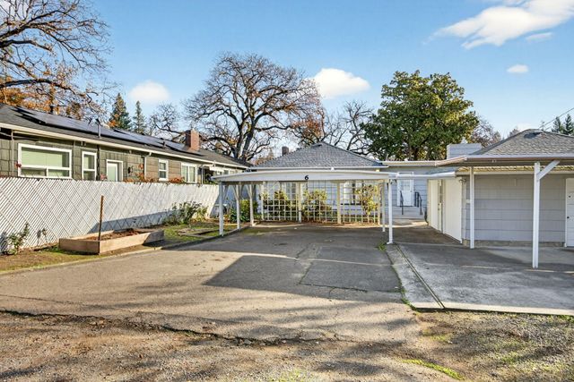 6 S Groveland Avenue, Medford, OR 97504