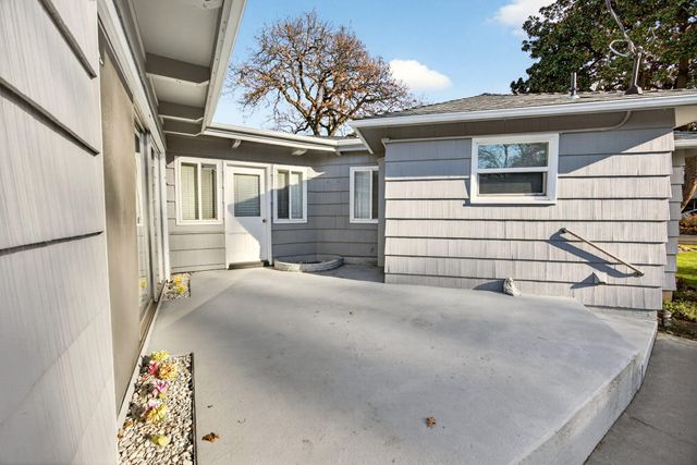 6 S Groveland Avenue, Medford, OR 97504