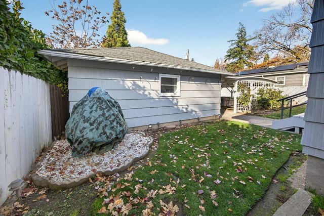 6 S Groveland Avenue, Medford, OR 97504