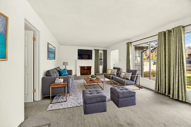 6 S Groveland Avenue, Medford, OR 97504