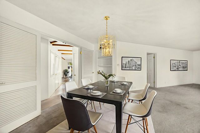 6 S Groveland Avenue, Medford, OR 97504