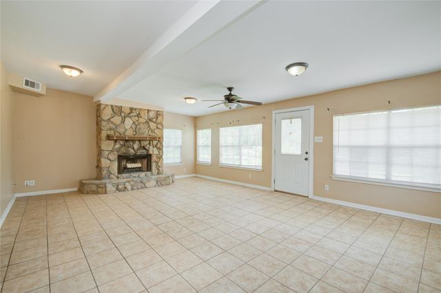 433 Southern Oaks Drive, Lake Jackson, TX 77566