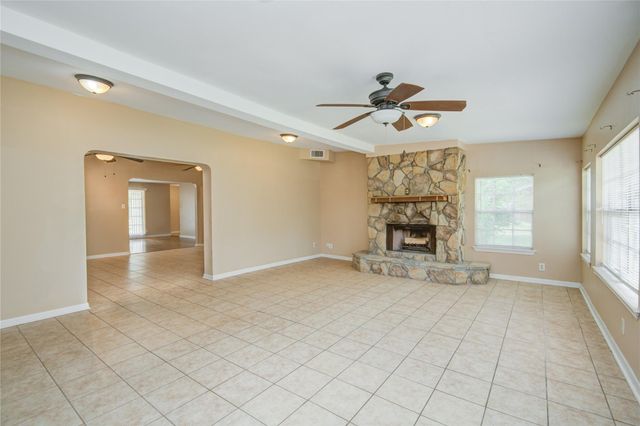 433 Southern Oaks Drive, Lake Jackson, TX 77566