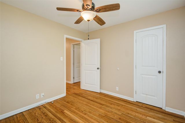 433 Southern Oaks Drive, Lake Jackson, TX 77566