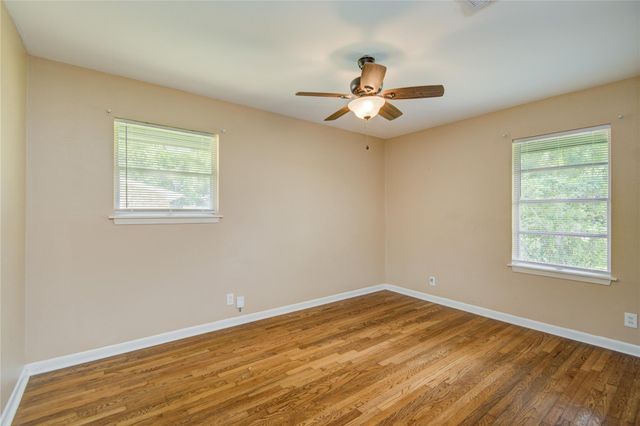 433 Southern Oaks Drive, Lake Jackson, TX 77566