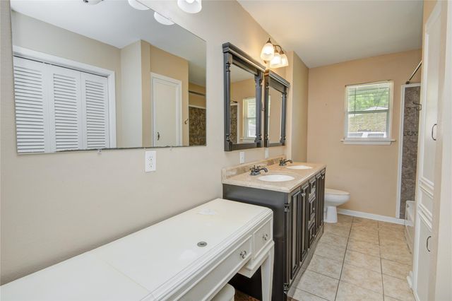 433 Southern Oaks Drive, Lake Jackson, TX 77566