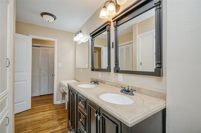 433 Southern Oaks Drive, Lake Jackson, TX 77566