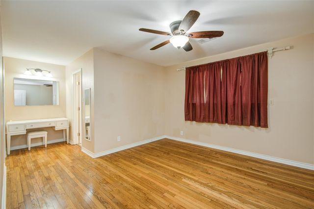 433 Southern Oaks Drive, Lake Jackson, TX 77566