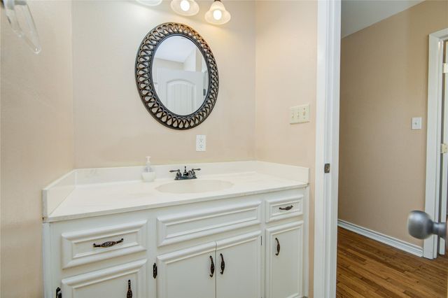 433 Southern Oaks Drive, Lake Jackson, TX 77566