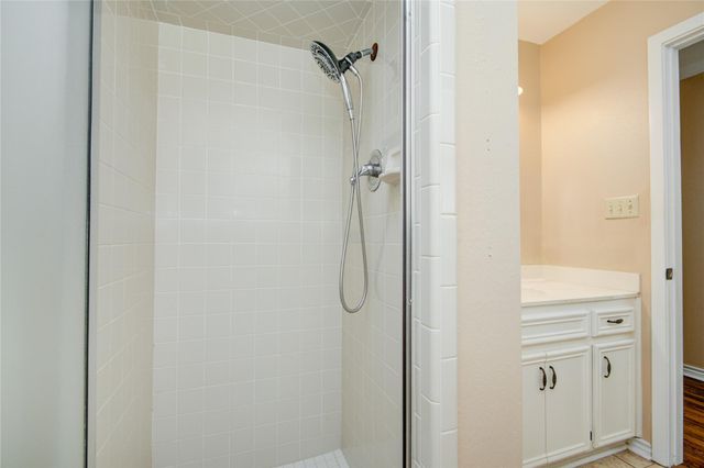 433 Southern Oaks Drive, Lake Jackson, TX 77566