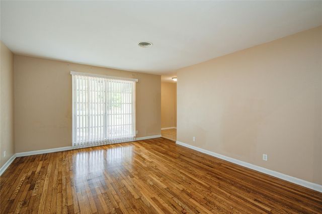 433 Southern Oaks Drive, Lake Jackson, TX 77566