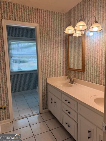 621 Golf View Drive, Peachtree City, GA 30269