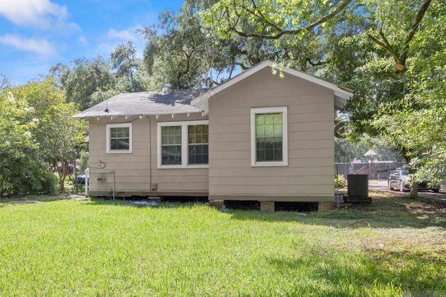 1736 Stanford Ave, Baton Rouge, LA 70808