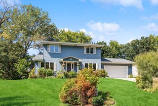 567 Lakewood Drive S, Maplewood, MN 55119