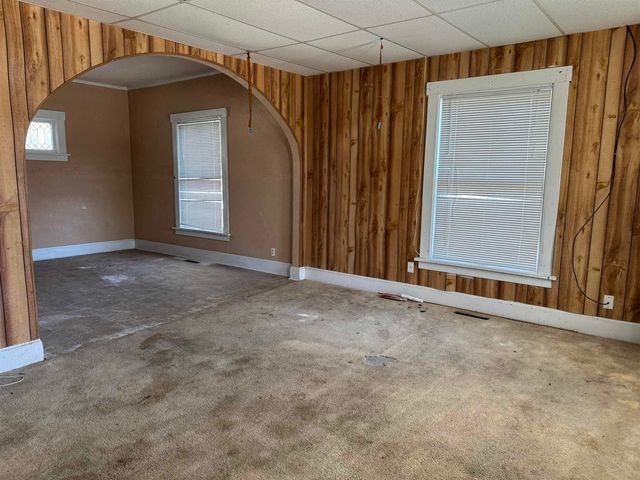 11 NW 2nd Street, Oelwein, IA 50662