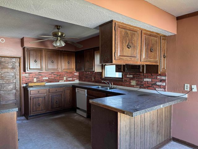 11 NW 2nd Street, Oelwein, IA 50662