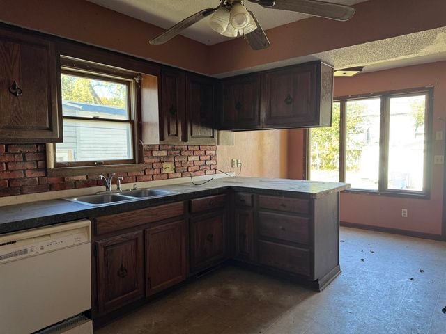 11 NW 2nd Street, Oelwein, IA 50662