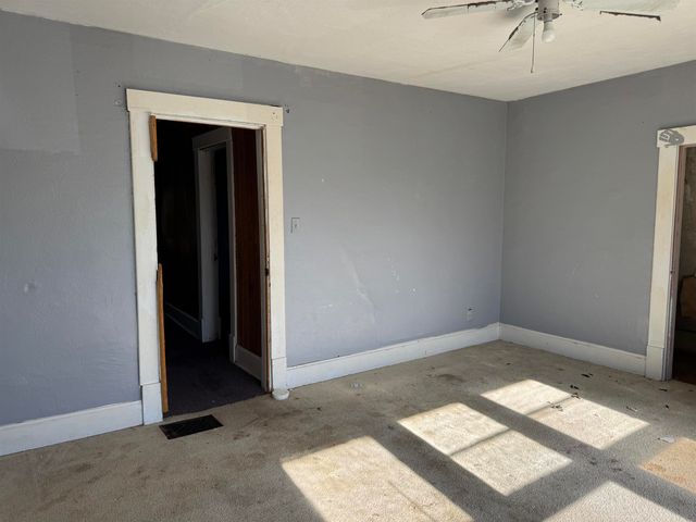 11 NW 2nd Street, Oelwein, IA 50662