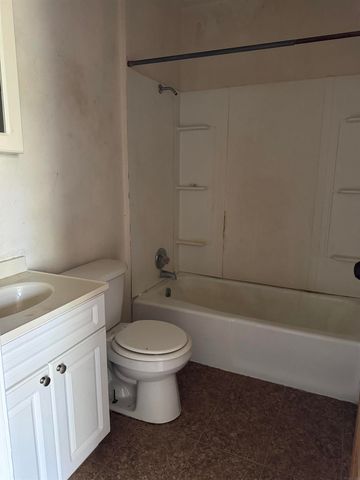 11 NW 2nd Street, Oelwein, IA 50662