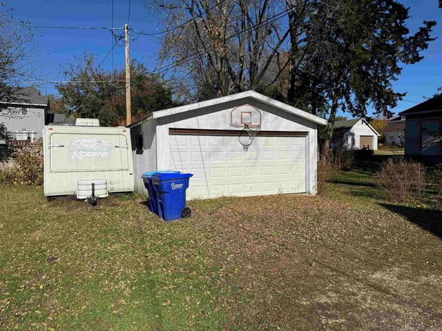 11 NW 2nd Street, Oelwein, IA 50662