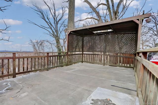 30 Lindbergh Lane, New City, NY 10956