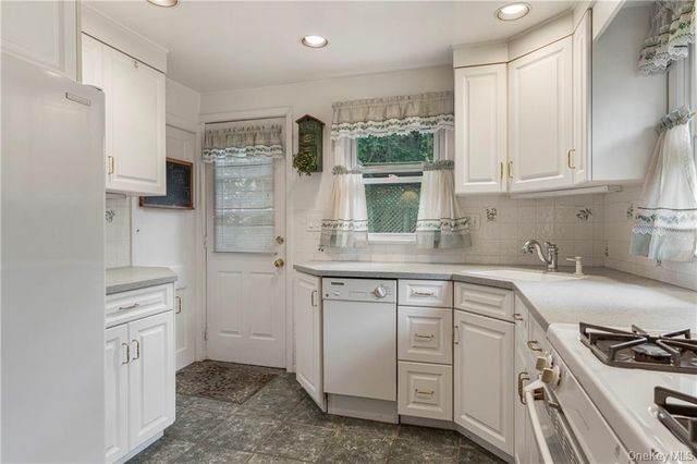 30 Lindbergh Lane, New City, NY 10956