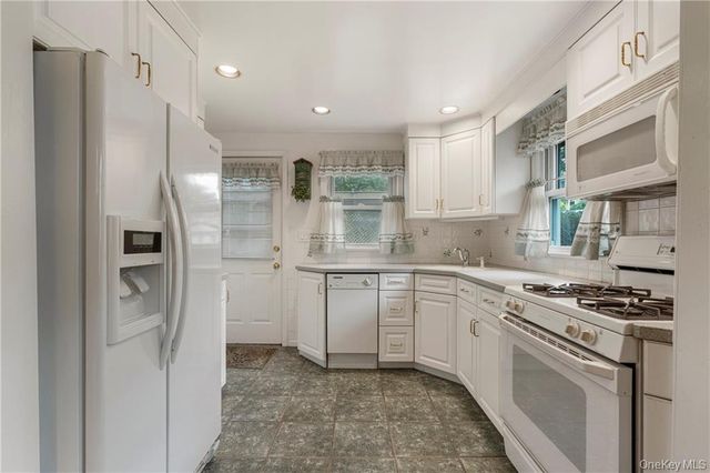 30 Lindbergh Lane, New City, NY 10956