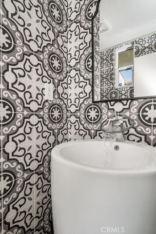 340 5th Street, Huntington Beach, CA 92648