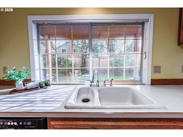 1810 HAPPY Ln, Eugene, OR 97401