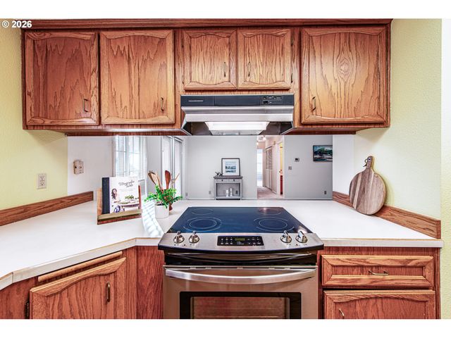 1810 HAPPY Ln, Eugene, OR 97401