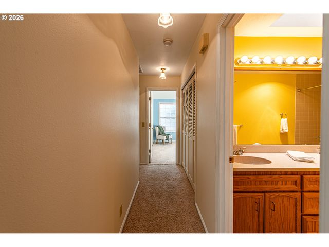 1810 HAPPY Ln, Eugene, OR 97401