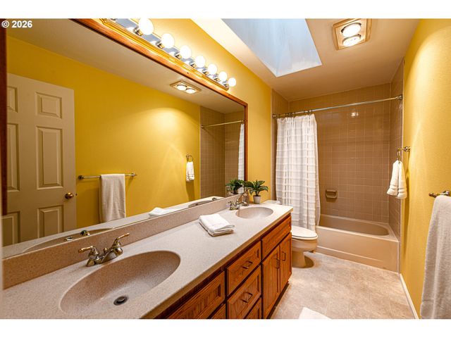 1810 HAPPY Ln, Eugene, OR 97401