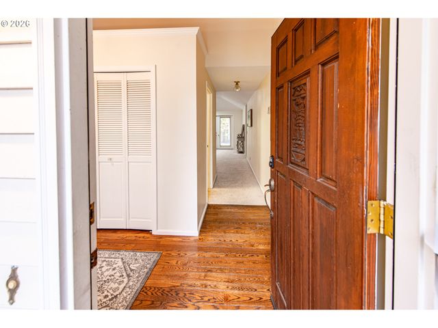 1810 HAPPY Ln, Eugene, OR 97401