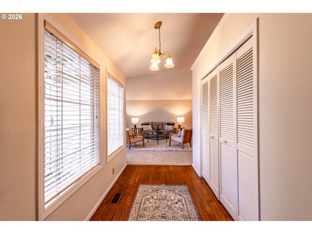 1810 HAPPY Ln, Eugene, OR 97401