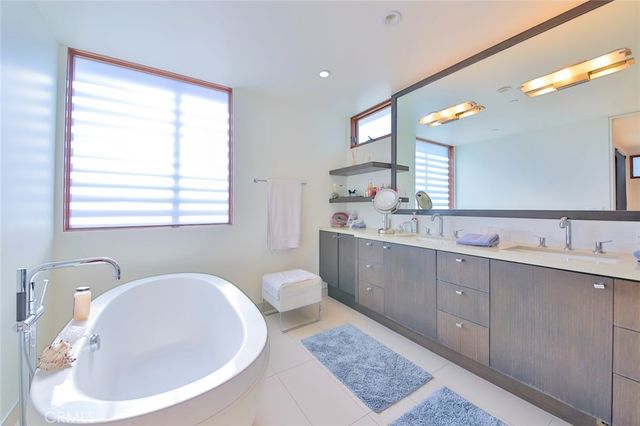 104 Manhattan Avenue, Manhattan Beach, CA 90266