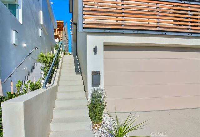 104 Manhattan Avenue, Manhattan Beach, CA 90266