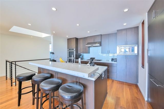 104 Manhattan Avenue, Manhattan Beach, CA 90266