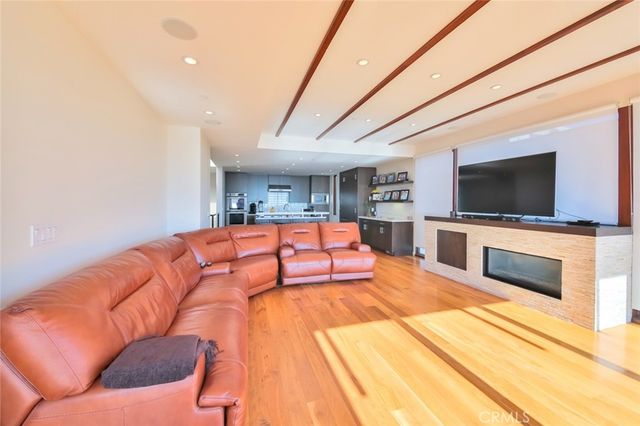 104 Manhattan Avenue, Manhattan Beach, CA 90266