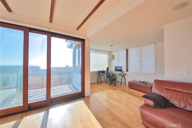 104 Manhattan Avenue, Manhattan Beach, CA 90266