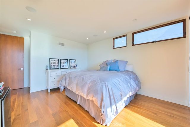 104 Manhattan Avenue, Manhattan Beach, CA 90266