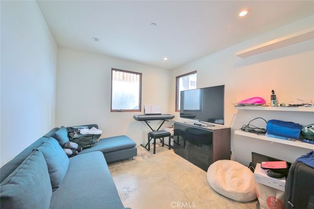104 Manhattan Avenue, Manhattan Beach, CA 90266