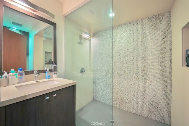 104 Manhattan Avenue, Manhattan Beach, CA 90266