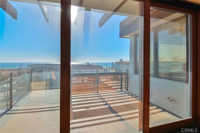 104 Manhattan Avenue, Manhattan Beach, CA 90266