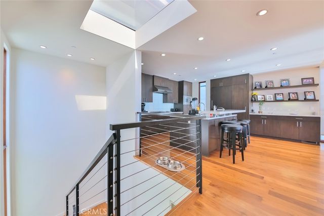 104 Manhattan Avenue, Manhattan Beach, CA 90266