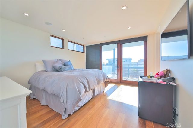 104 Manhattan Avenue, Manhattan Beach, CA 90266