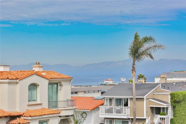 104 Manhattan Avenue, Manhattan Beach, CA 90266