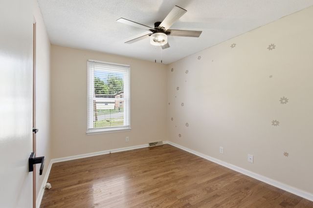 158 Lexington Dr, Clarksville, TN 37042
